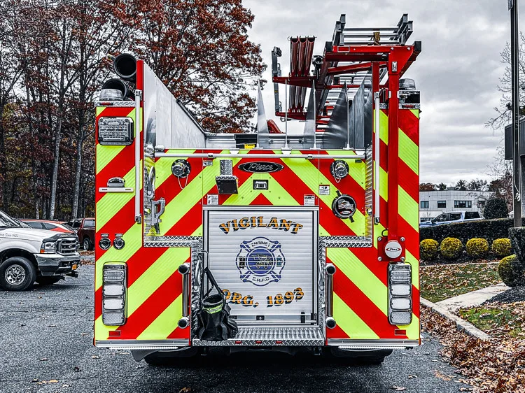 Pierce Enforcer Pumper exterior view, photo 6 of 42