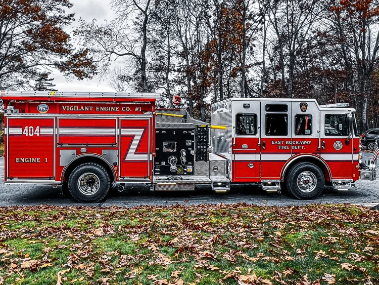 Pierce Enforcer Pumper exterior view, photo 8 of 42