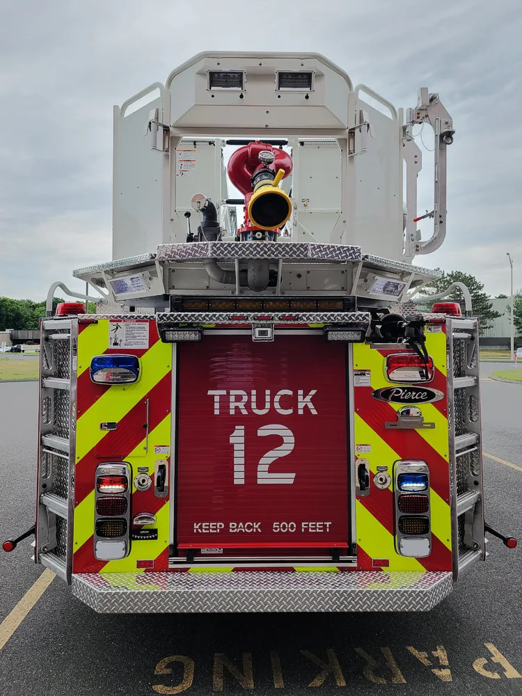 Pierce Velocity Aerial exterior view, photo 17 of 28