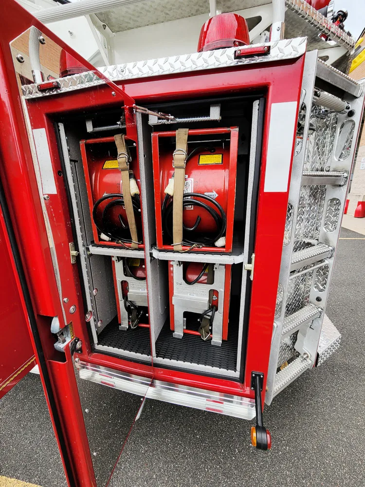 Pierce Velocity Aerial exterior view, photo 18 of 28