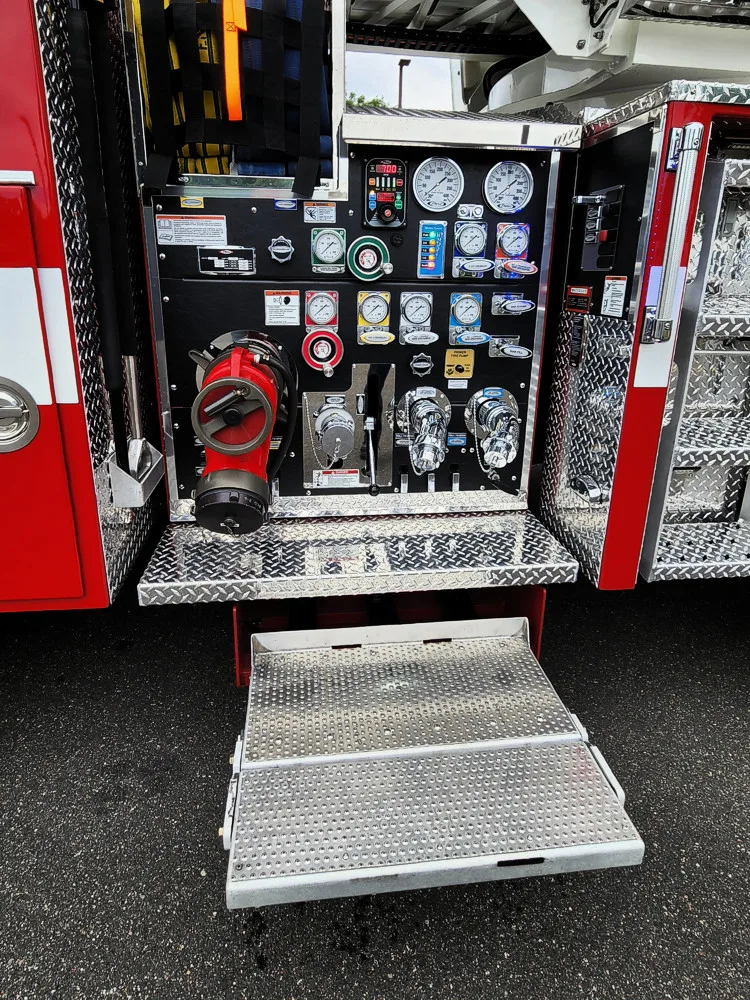 Pierce Velocity Aerial exterior view, photo 24 of 28