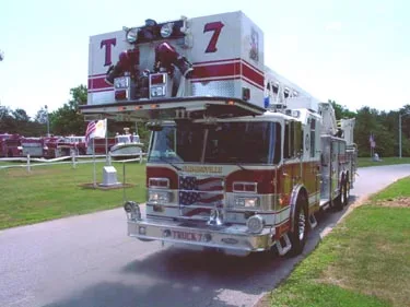 Front-right exterior view showing ladder sections and side body