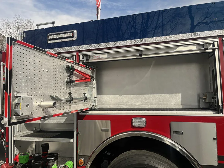 Pierce Enforcer Pumper exterior view, photo 12 of 28