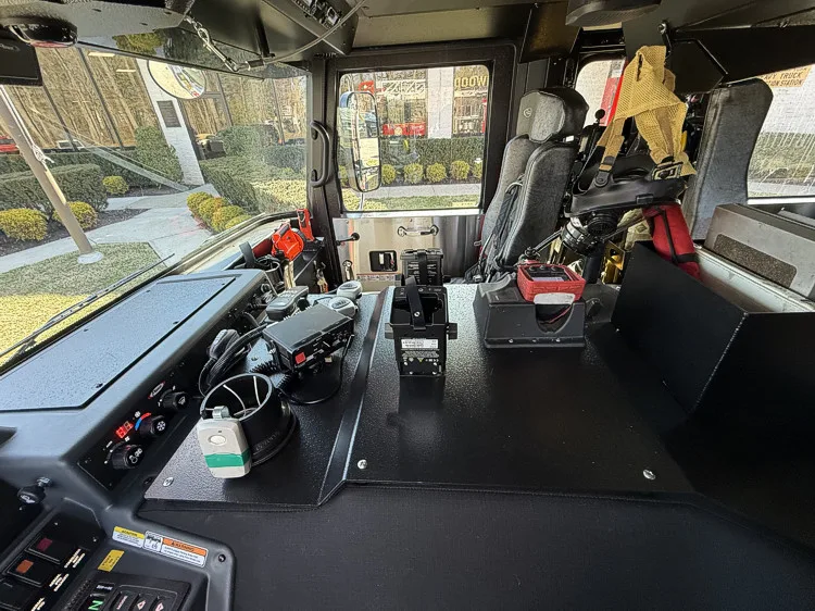 Pierce Saber Aerial exterior view, photo 12 of 37