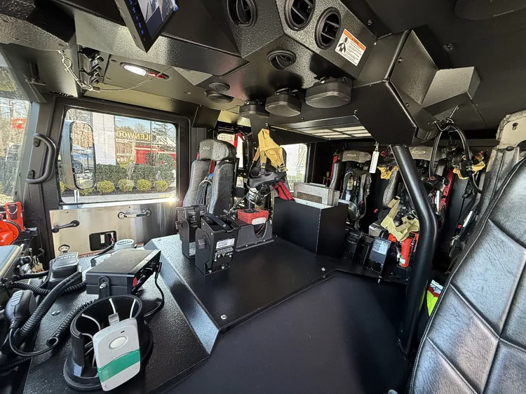 Pierce Saber Aerial exterior view, photo 14 of 37