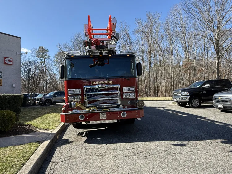 Pierce Saber Aerial exterior view, photo 16 of 37