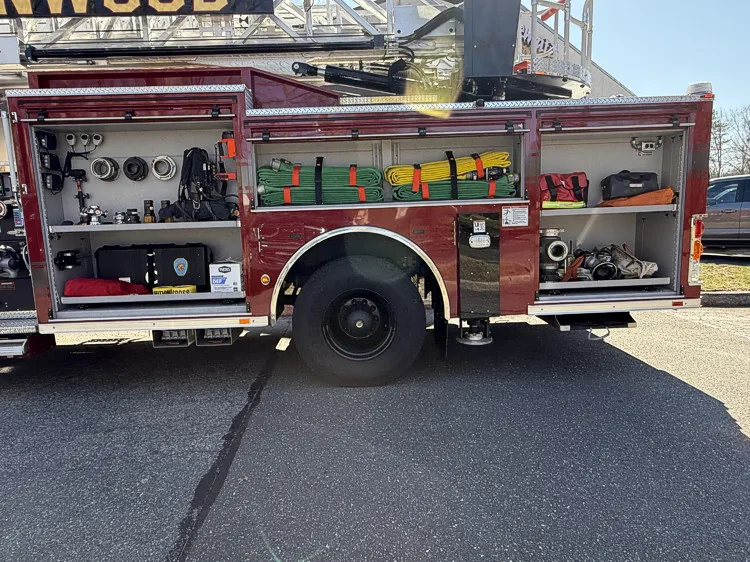 Pierce Saber Aerial exterior view, photo 17 of 37