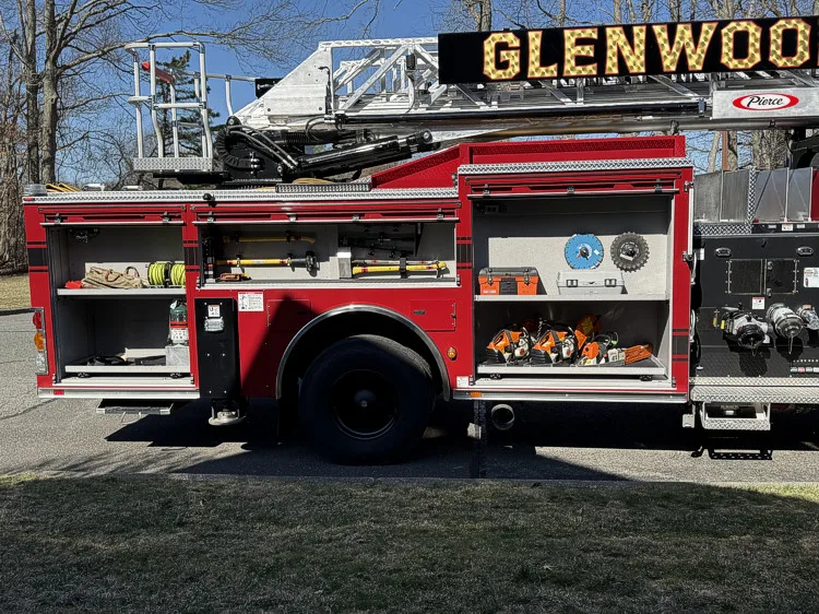 Pierce Saber Aerial exterior view, photo 18 of 37