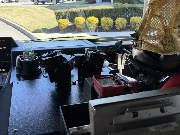 Pierce Saber Aerial exterior view, photo 20 of 37