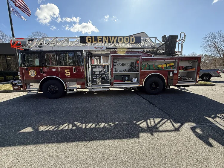 Pierce Saber Aerial exterior view, photo 23 of 37