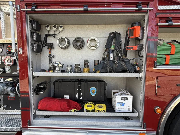 Pierce Saber Aerial exterior view, photo 24 of 37