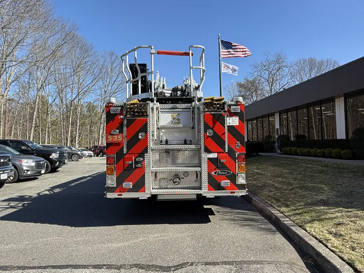 Pierce Saber Aerial exterior view, photo 27 of 37