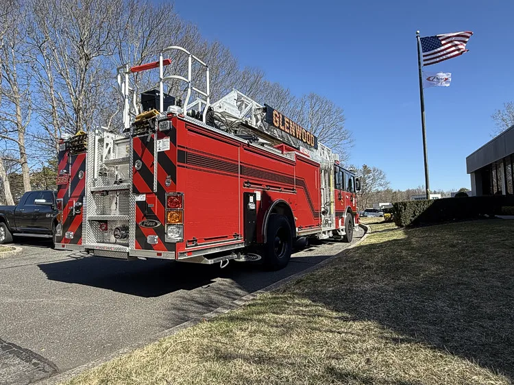 Pierce Saber Aerial exterior view, photo 29 of 37
