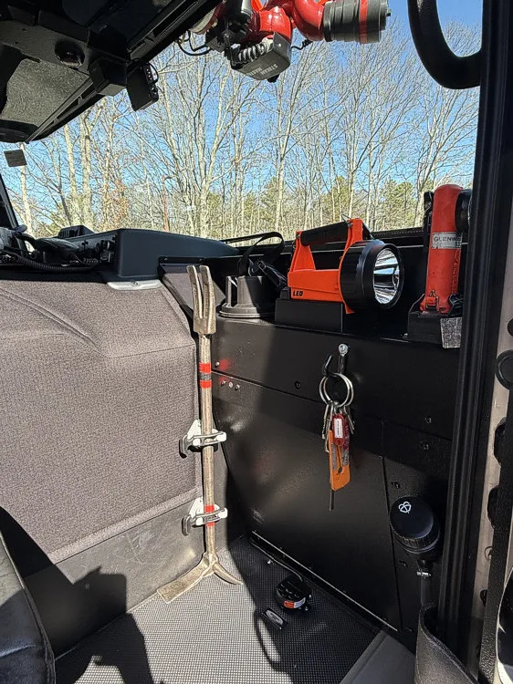 Pierce Saber Aerial exterior view, photo 34 of 37