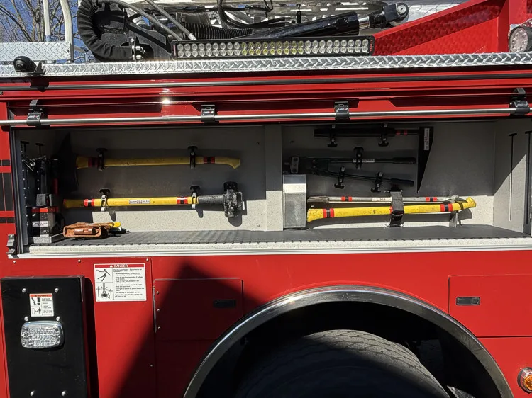 Pierce Saber Aerial exterior view, photo 35 of 37