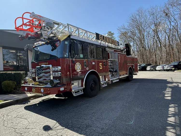 Pierce Saber Aerial exterior view, photo 5 of 37