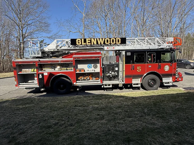 Pierce Saber Aerial exterior view, photo 6 of 37