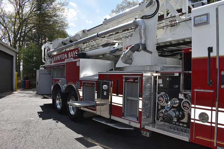 Pierce Velocity exterior view, photo 10 of 38