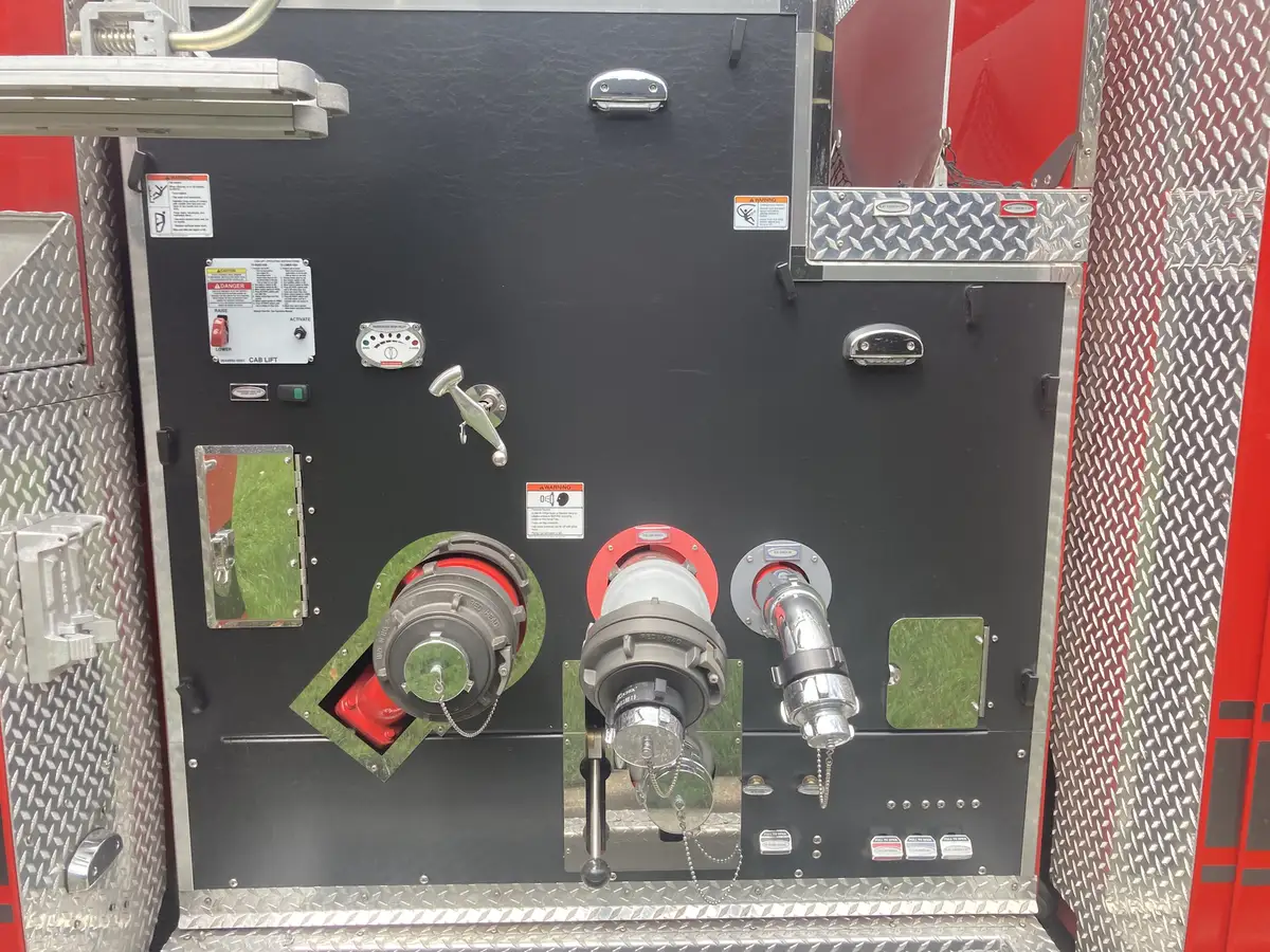 Narrow rear vertical compartment open for long tool storage