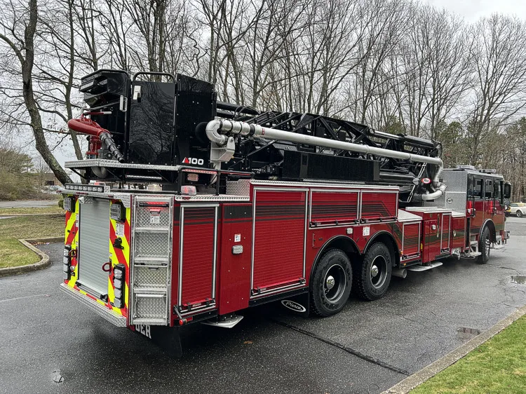 Pierce Velocity Aerial exterior view, photo 2 of 30