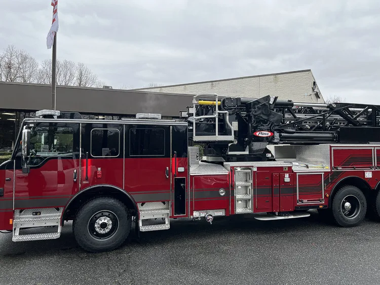 Pierce Velocity Aerial exterior view, photo 3 of 30