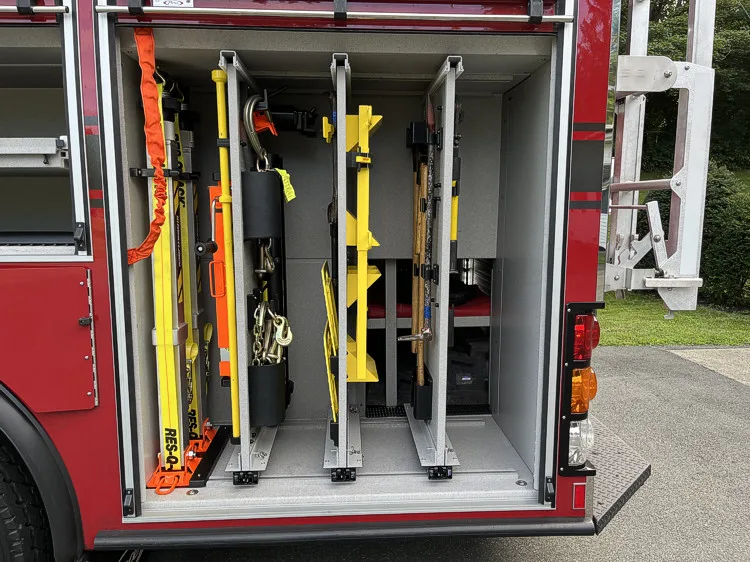 Pierce Enforcer Rescue Pumper exterior view, photo 12 of 33