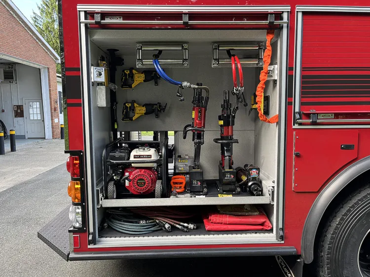 Pierce Enforcer Rescue Pumper exterior view, photo 13 of 33