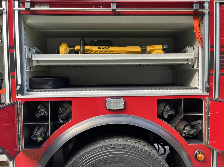 Pierce Enforcer Rescue Pumper exterior view, photo 14 of 33