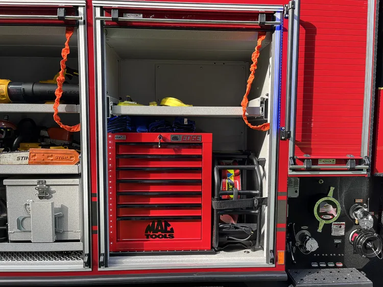 Pierce Enforcer Rescue Pumper exterior view, photo 16 of 33