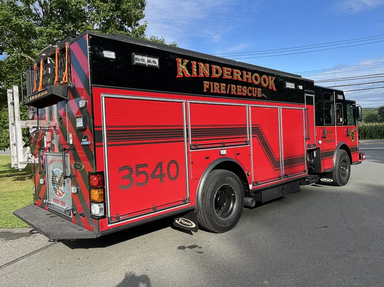 Pierce Enforcer Rescue Pumper exterior view, photo 4 of 33