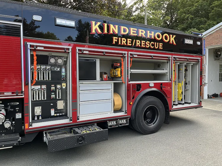 Pierce Enforcer Rescue Pumper exterior view, photo 5 of 33