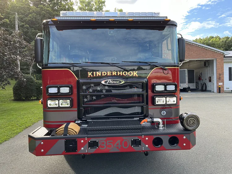 Pierce Enforcer Rescue Pumper exterior view, photo 7 of 33