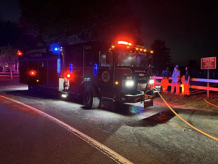Pierce Enforcer Rescue Pumper exterior view, photo 9 of 33