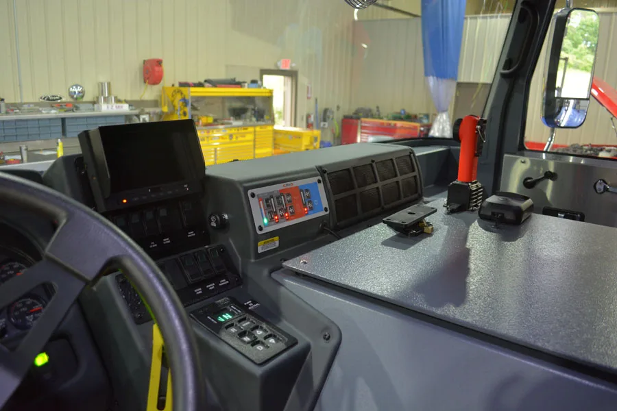 Pierce Enforcer Pumper exterior view, photo 12 of 41