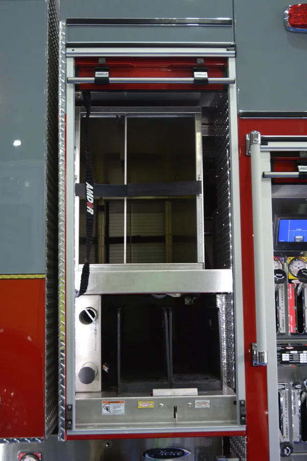 Pierce Enforcer Pumper exterior view, photo 17 of 41
