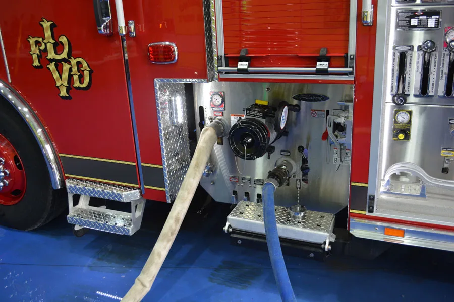Pierce Enforcer Pumper exterior view, photo 18 of 41