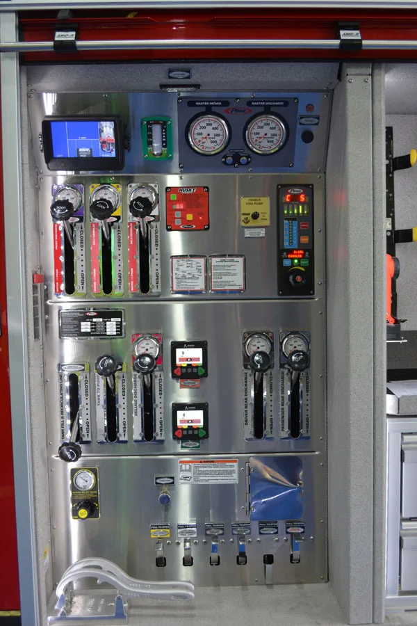 Pierce Enforcer Pumper exterior view, photo 19 of 41