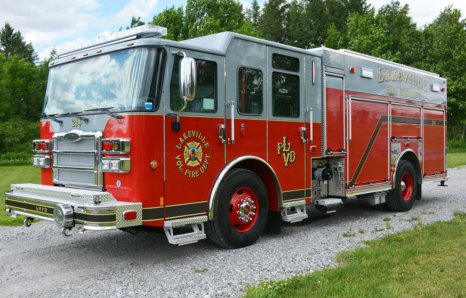 Pierce Enforcer Pumper exterior view, photo 2 of 41