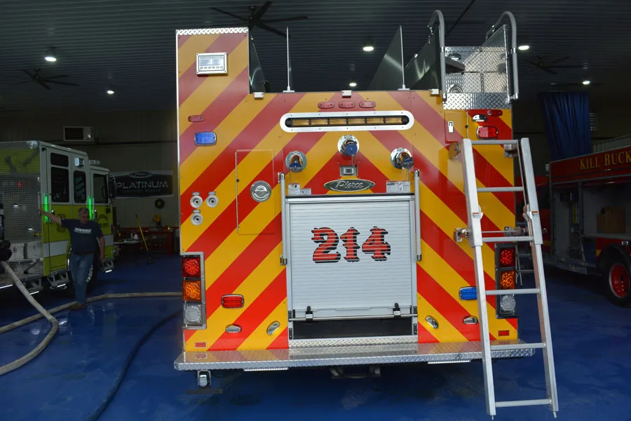 Pierce Enforcer Pumper exterior view, photo 31 of 41
