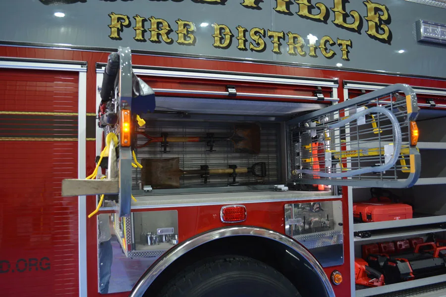 Pierce Enforcer Pumper exterior view, photo 35 of 41