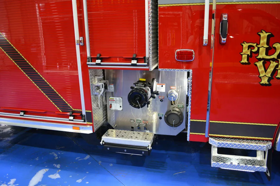 Pierce Enforcer Pumper exterior view, photo 39 of 41