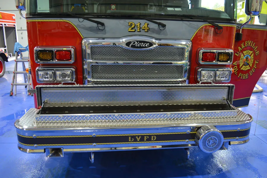 Pierce Enforcer Pumper exterior view, photo 40 of 41