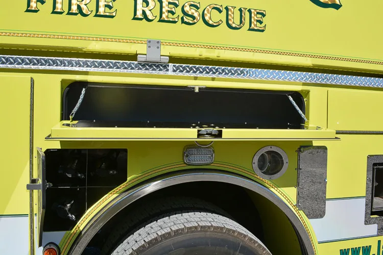 Pierce Enforcer Pumper exterior view, photo 12 of 59