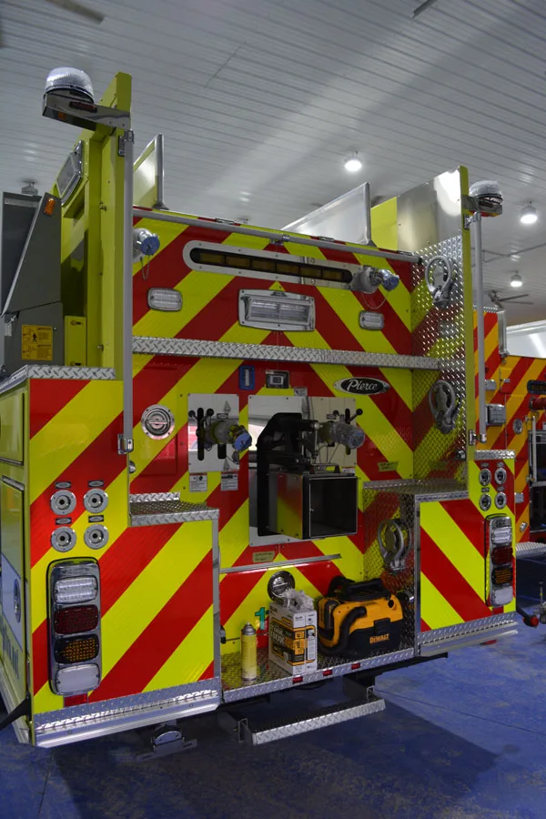 Pierce Enforcer Pumper exterior view, photo 28 of 59