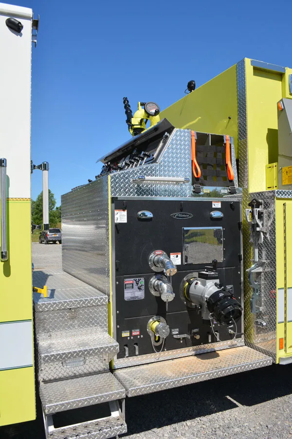 Pierce Enforcer Pumper exterior view, photo 32 of 59