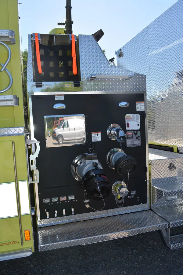 Pierce Enforcer Pumper exterior view, photo 39 of 59