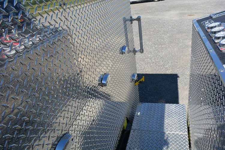 Pierce Enforcer Pumper exterior view, photo 42 of 59