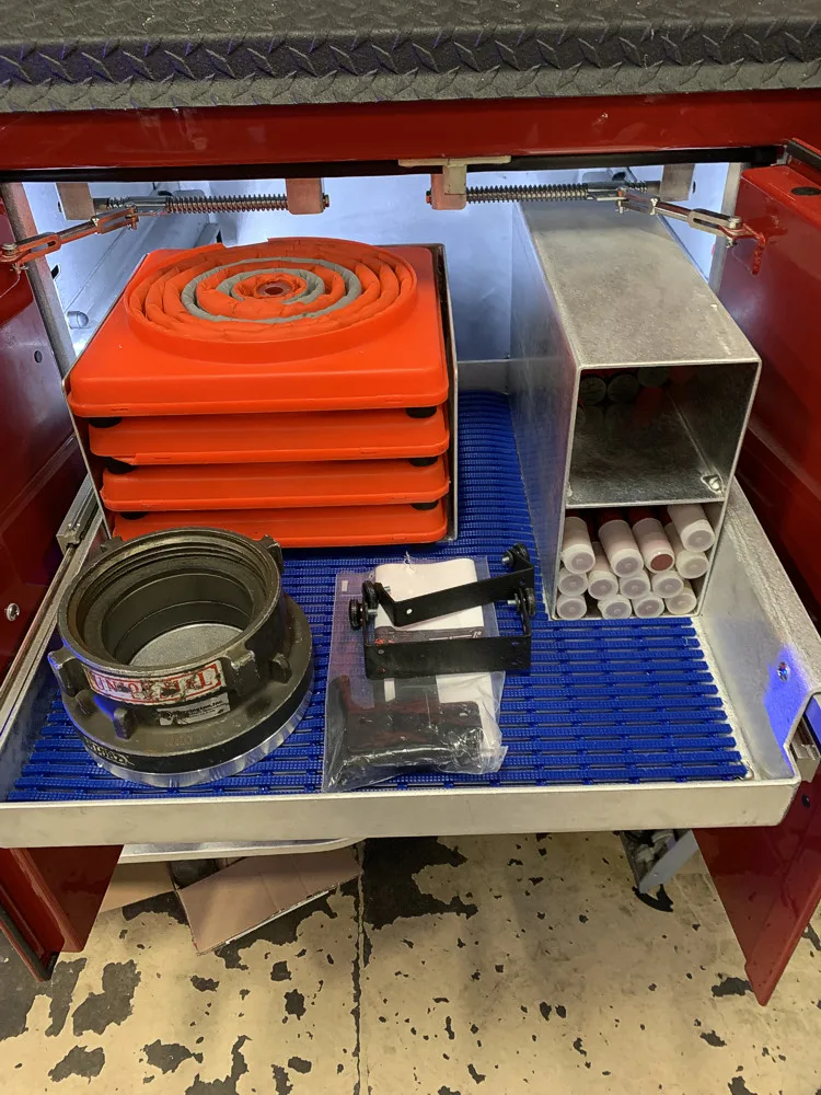 Pierce Arrow Pumper exterior view, photo 18 of 50