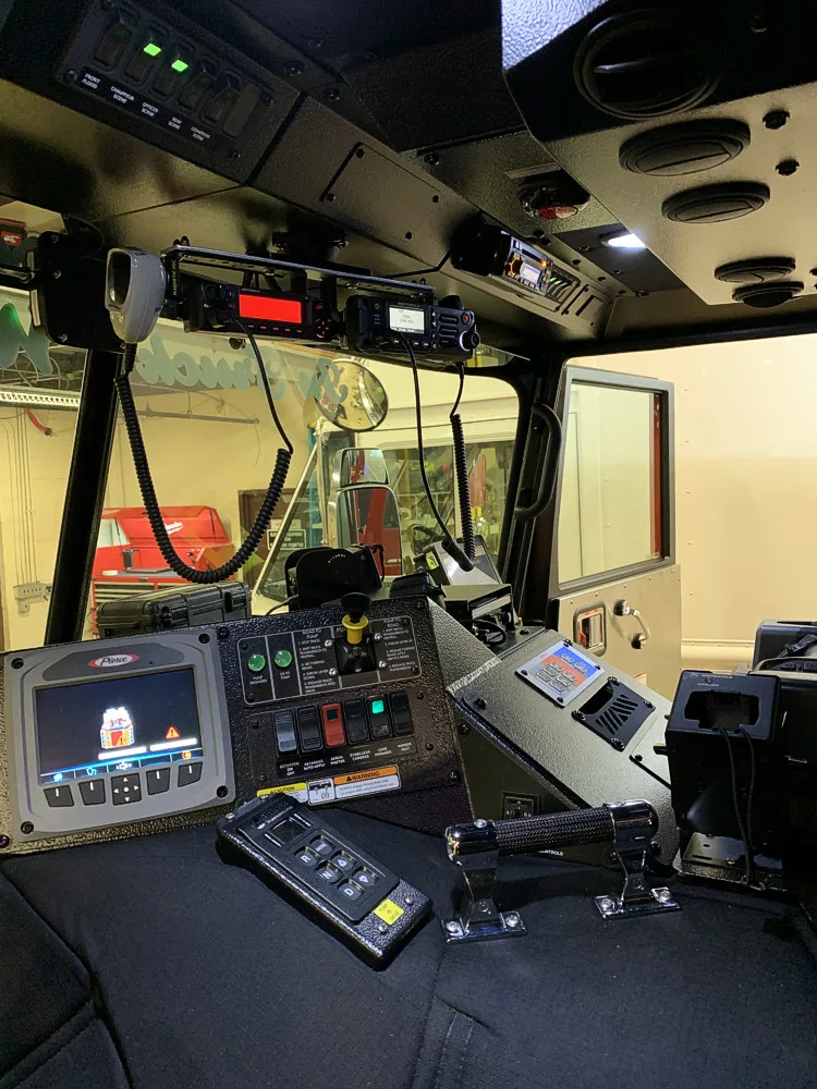 Pierce Arrow Pumper exterior view, photo 33 of 50