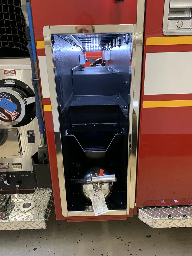 Pierce Arrow Pumper exterior view, photo 49 of 50